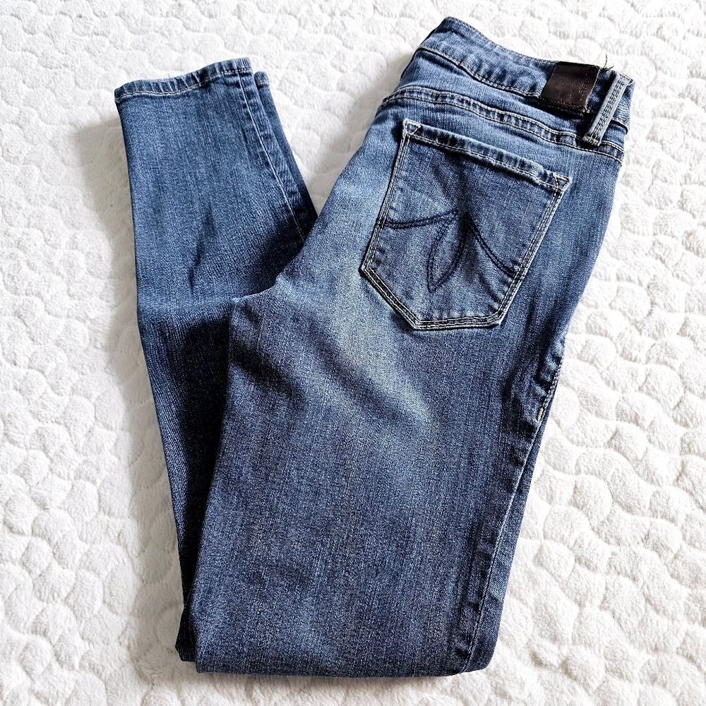 Level 99 Jeans 27 4 stretchy medium dark wash